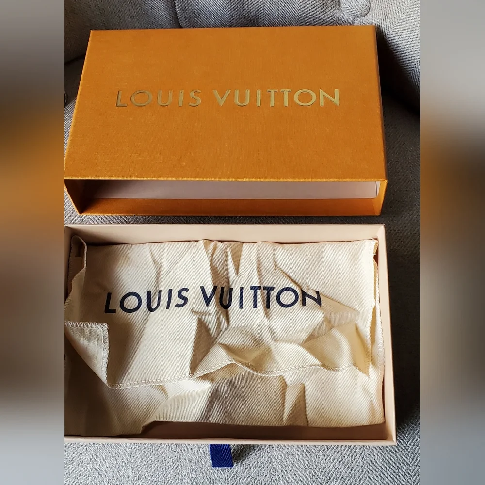 Louis Vuitton Storage Gift Box And Cloth Storage Pouch - Picture 4 of 7